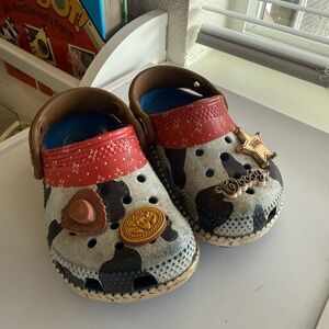 Toddler woody crocs